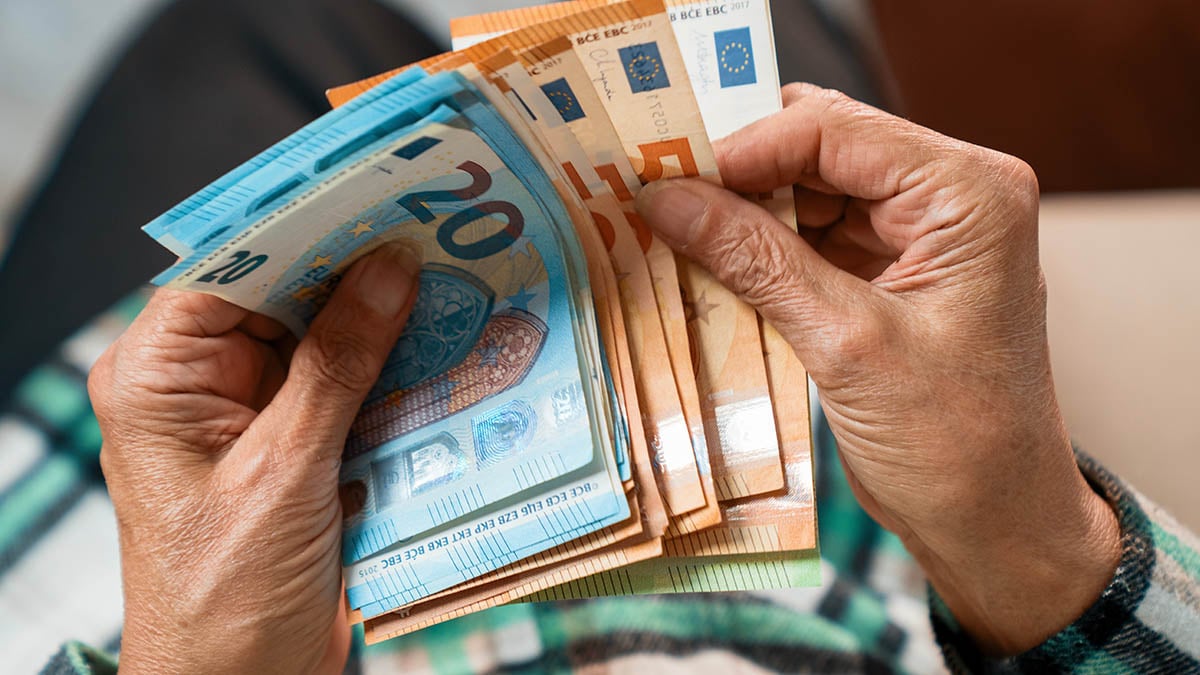 Retraits d’espèces : c’est officiel, une nouvelle règle s’appliquera à partir de 2026 (tous les Français sont concernés)