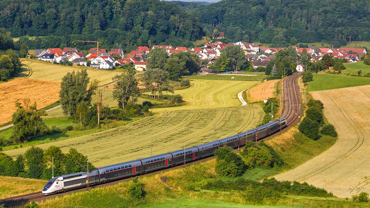 TGV saturés, tarifs en hausse : voici pourquoi voyager en train devient si compliqué