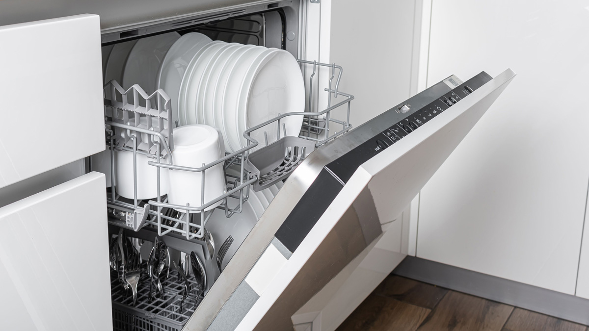 Bonne nouvelle : cette façon de sécher la vaisselle réduit considérablement les traces et les bactéries