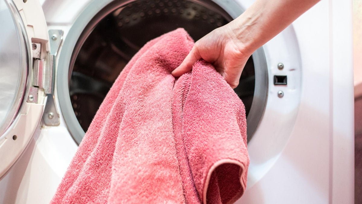 Ni chaque semaine ni tous les 15 jours : voici le moment idéal pour laver vos serviettes, d’après un expert