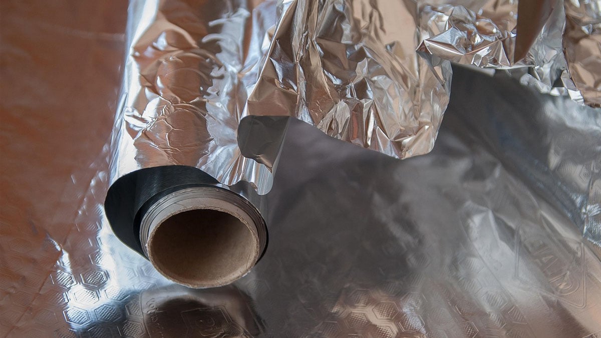 Papier aluminium sur le balcon : à quoi ça sert vraiment et pourquoi c’est conseillé