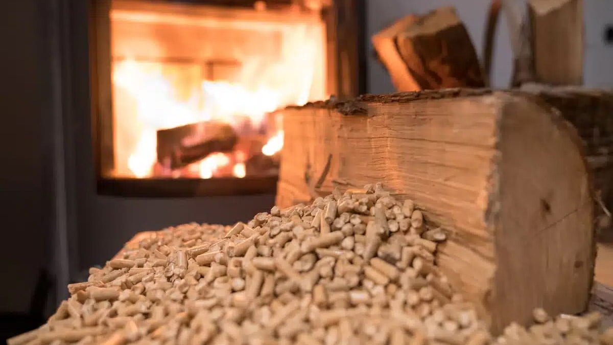 Pourquoi les poêles à granulés sans électricité séduisent-ils aujourd’hui de nombreux foyers en France ?