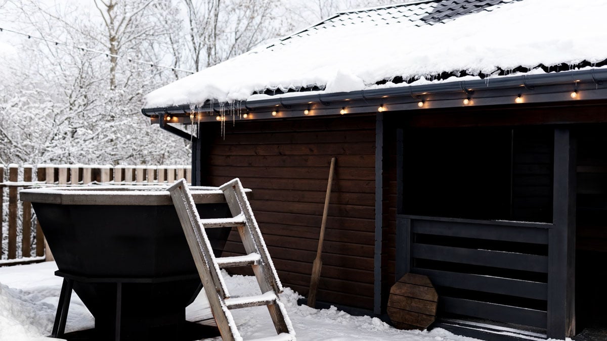 Toit sous la neige : à quel moment la structure peut-elle être menacée ?